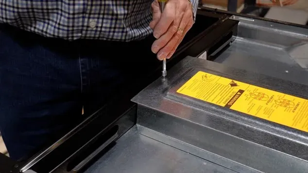 unscrewing range terminal block